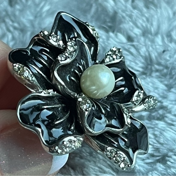 Silver Flower Ring | Black flower with pearl and clear stones | Size 8 - Picture 6 of 7